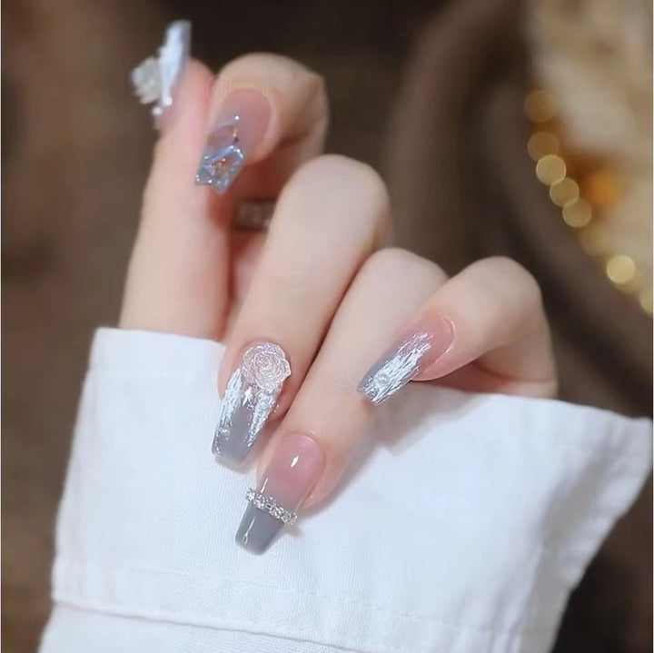 Exquisite und kreative Nagelkunst Karnz