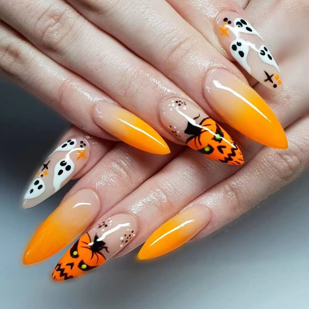 Kunstvolle Nagelverlängerungen mit kreativen Augen-Design Karnz