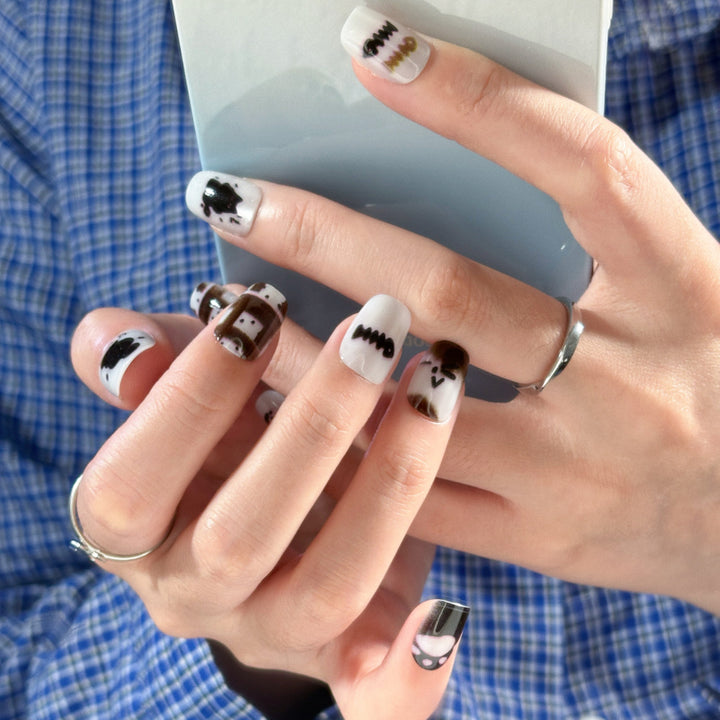 Dekorative Press-On Nagelkunst Karnz