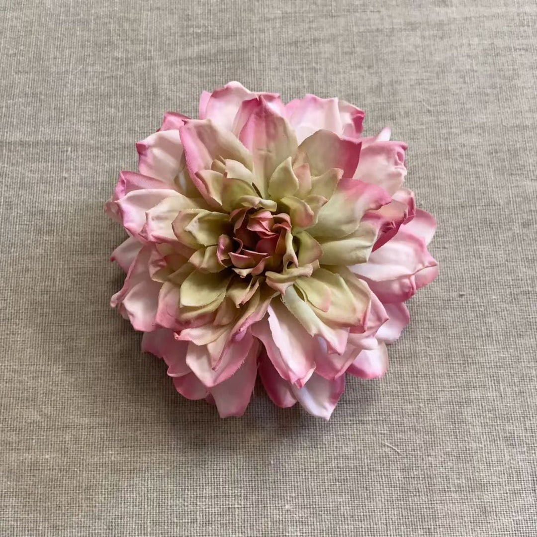 Lebensechte Blumenhaarnadel