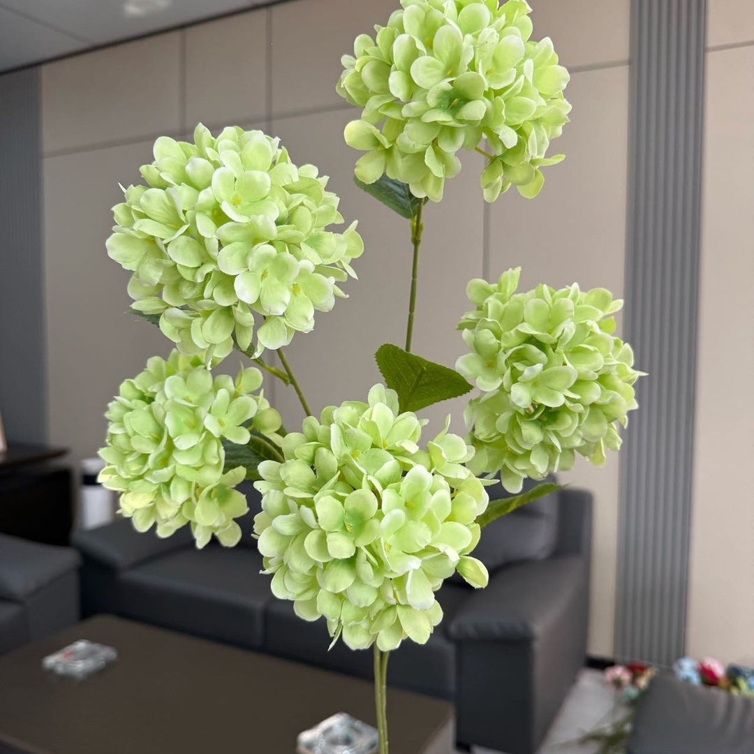 Lebensechte Hortensie Blumenanordnung