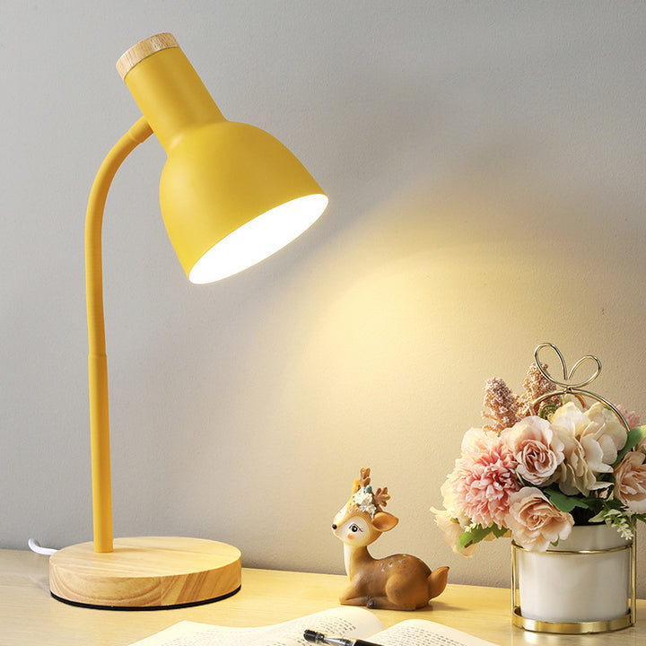 Moderne Schreibtischlampe mit verstellbarem Arm