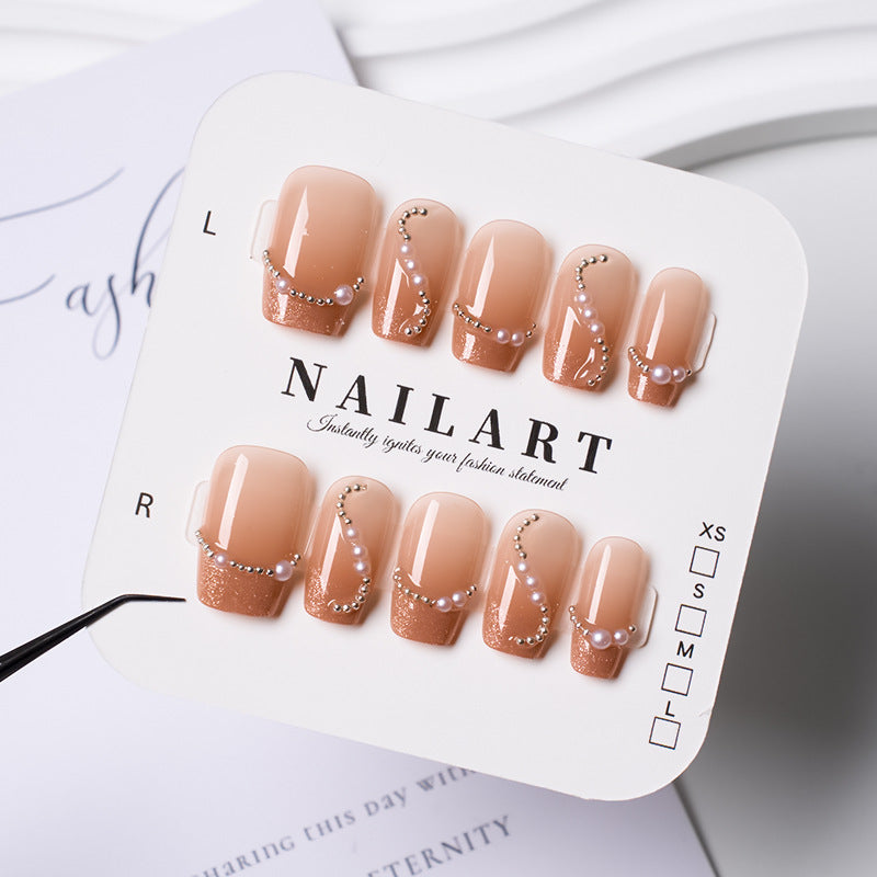 Kreatives Nagelkunstset mit Eleganten Applikationen Karnz