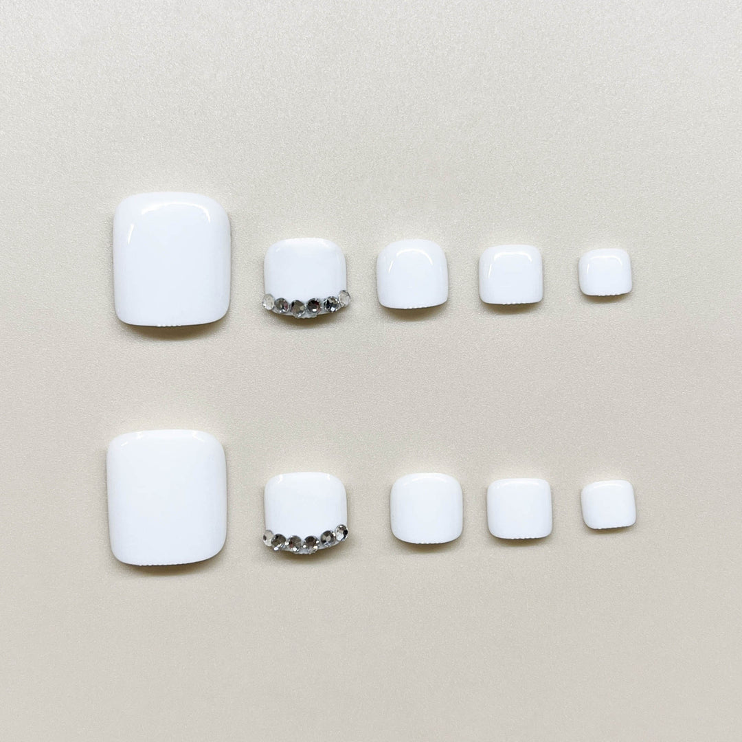 Fußnagelkunstset mit elegantem Hochglanz-Design und zarten Akzenten Karnz