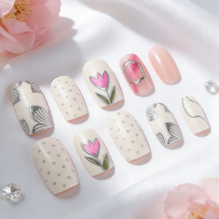 Elegantes Floral Design Gel Nail Art Karnz