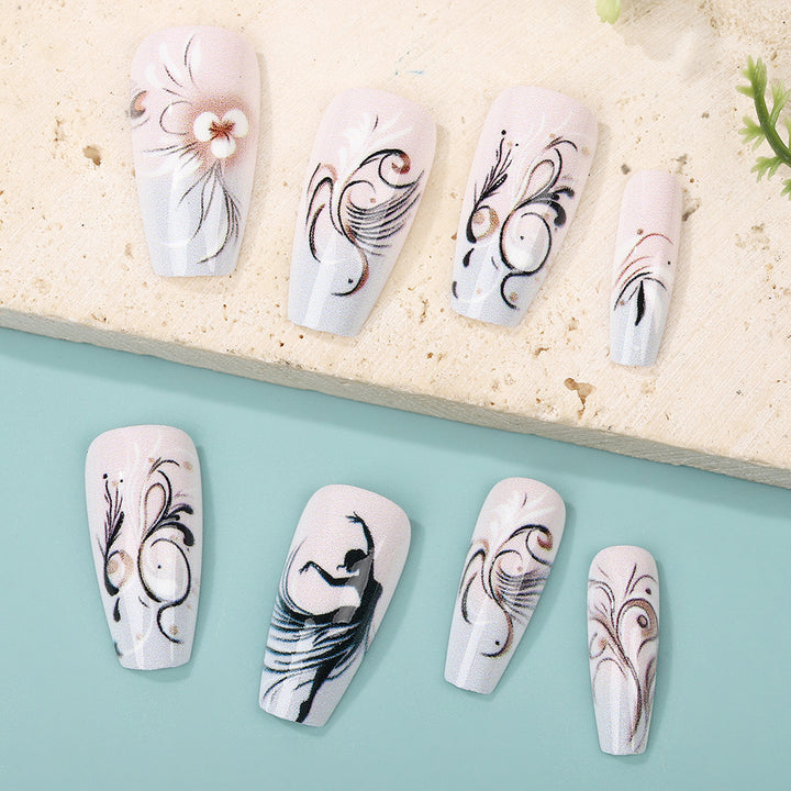 Elegante Kunstnägel mit floralen Motiven Karnz