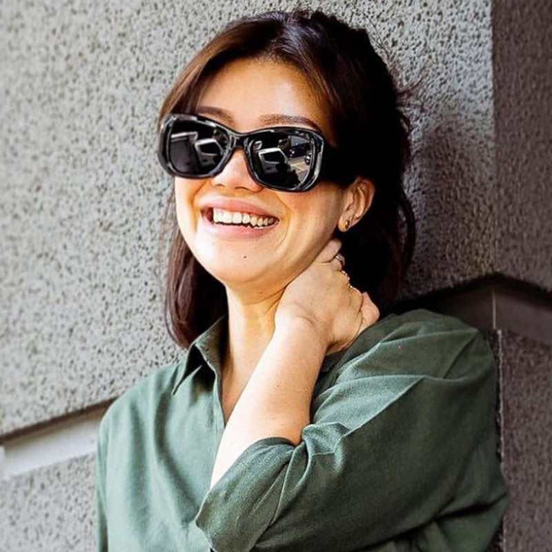 Damen Futuristische Sonnenbrille mit markantem Rahmen Karnz