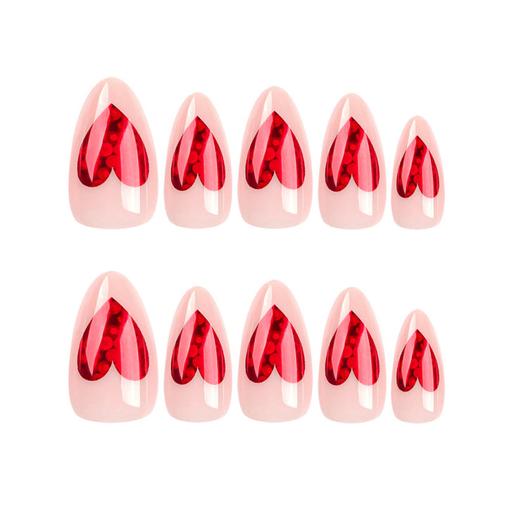 Exquisite Nagelkunst mit Herz-Design Karnz