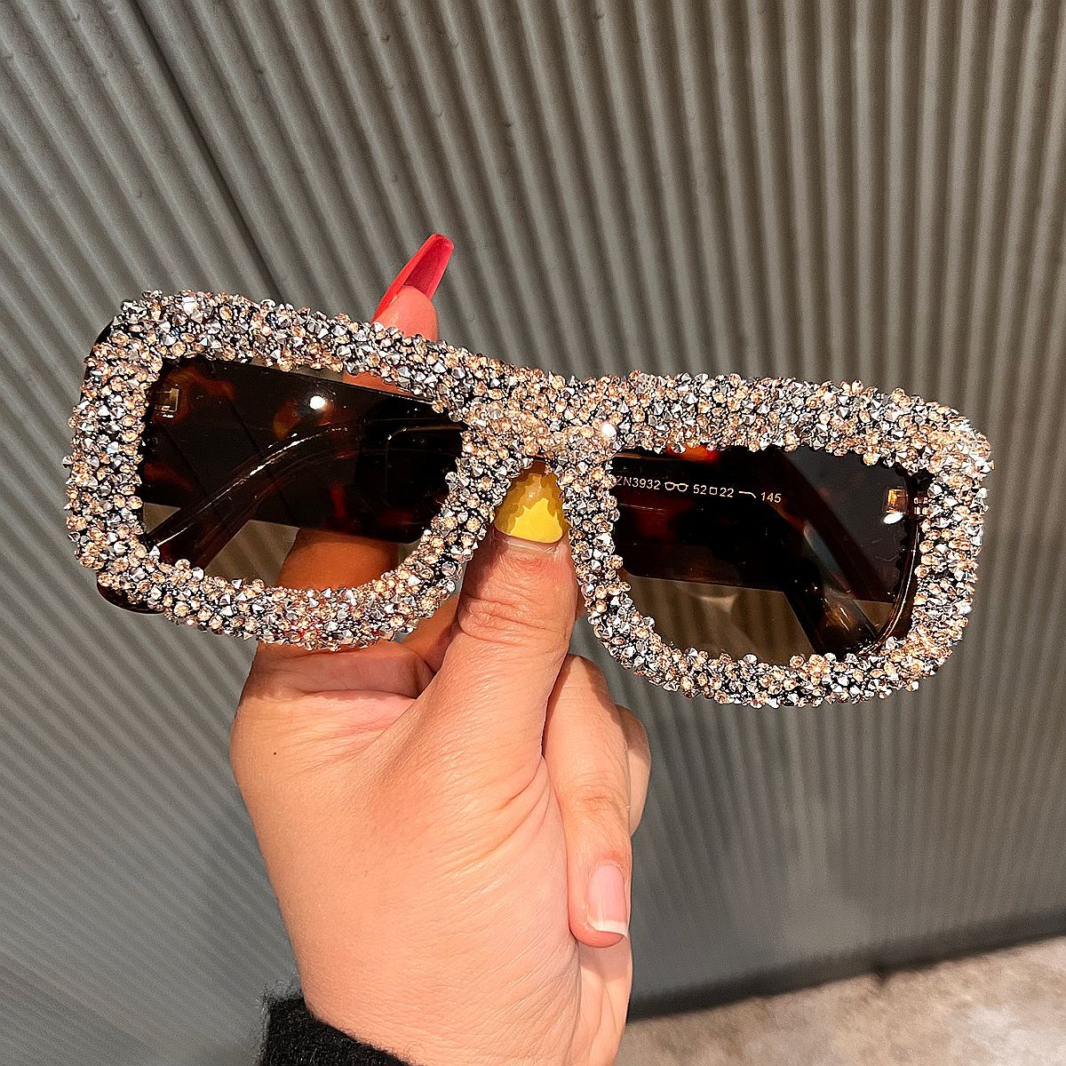 Damen extravagant verzierte Glamour-Sonnenbrille Karnz