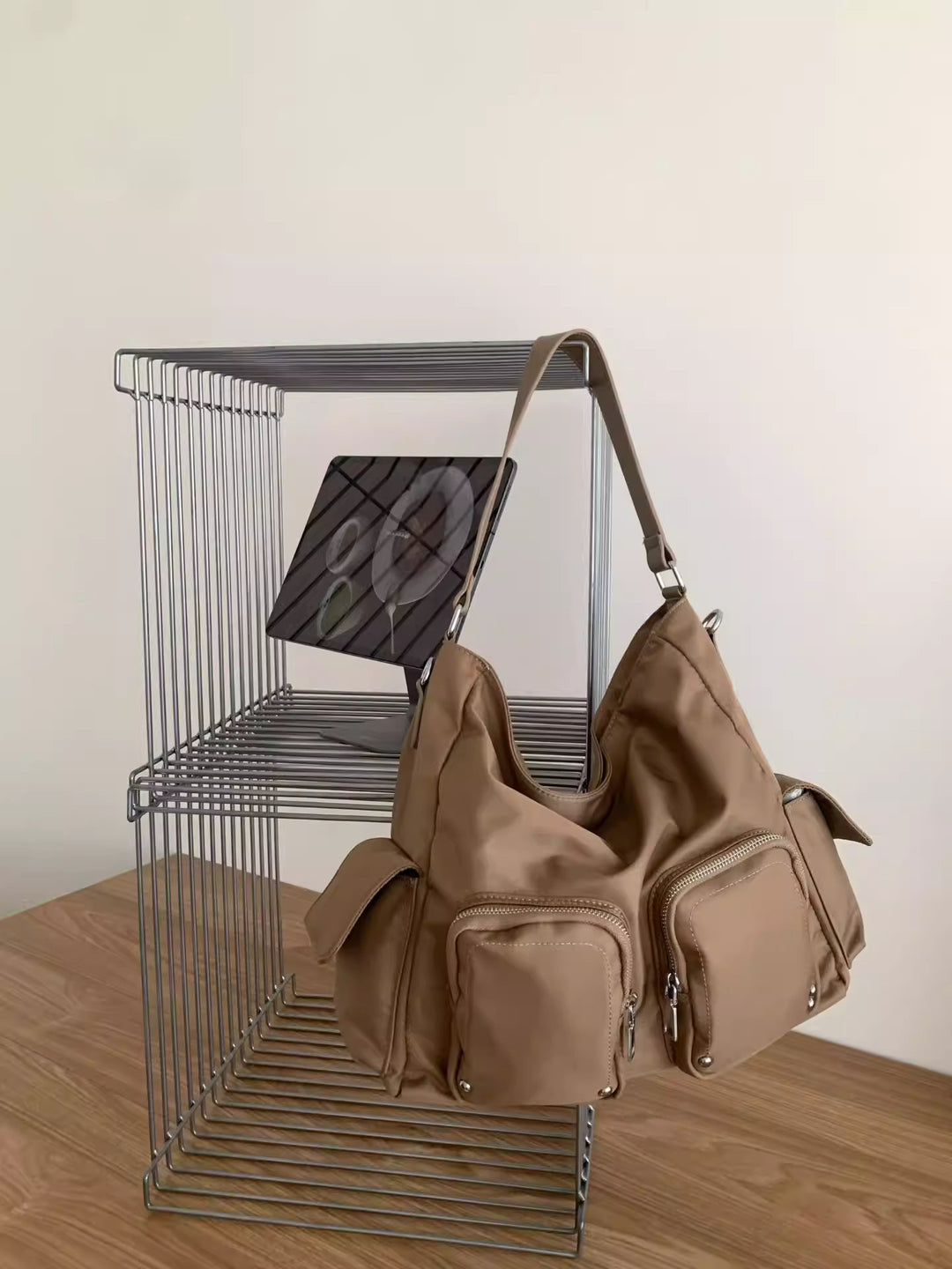 Multi-Pocket Utility Schultertasche