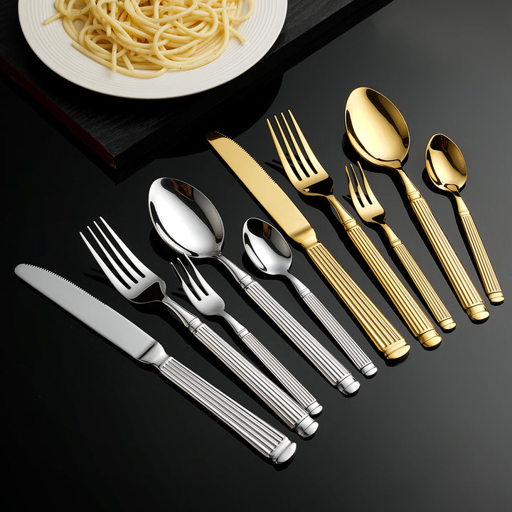 Eleganter Dessertlöffel mit Exklusivem Oberflächendesign Karnz