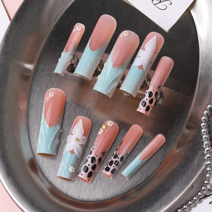 Künstlerisches Press-on-Nageldesign-Set Karnz