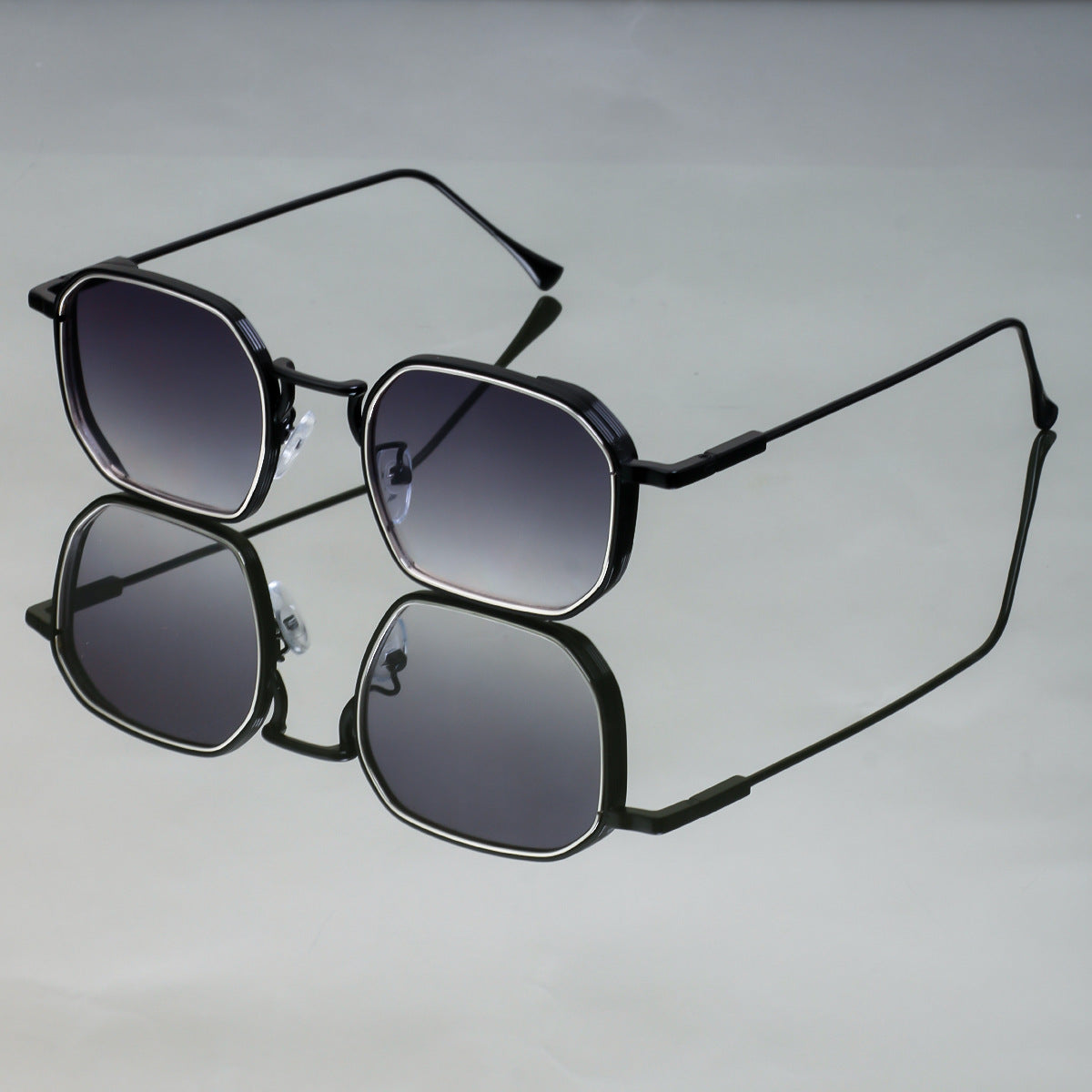 Damen modische Sonnenbrille mit stilvollem, eckigen Rahmen und UV-Schutz Karnz