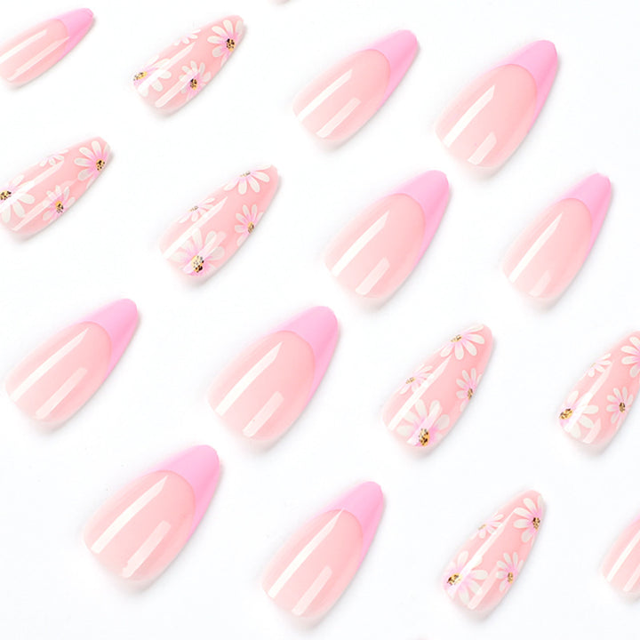 Kunstvolle Nagelverlängerungen mit floralem Design Karnz