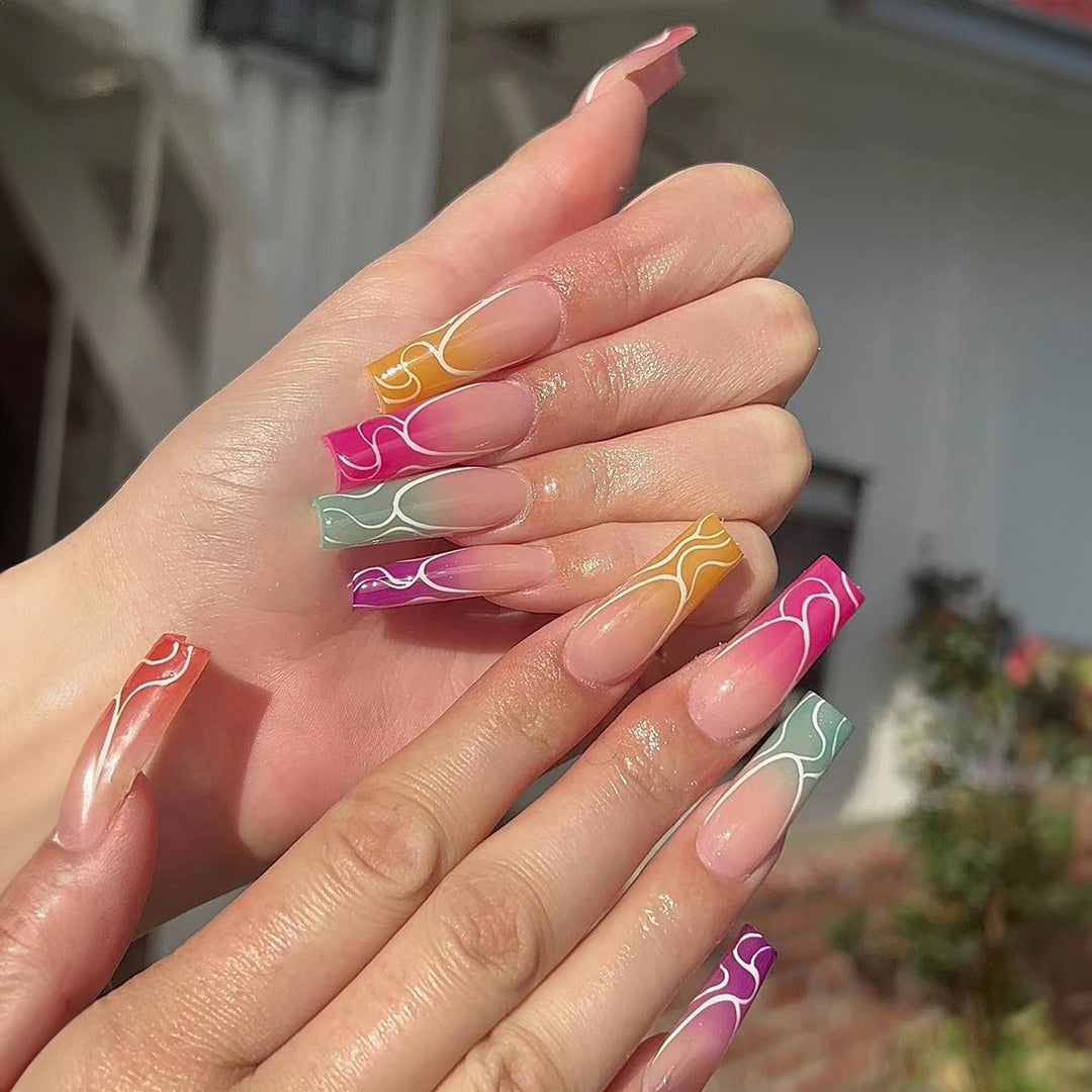 Künstlerisches Press-On-Nagelset mit Farbverlauf-Designs Karnz
