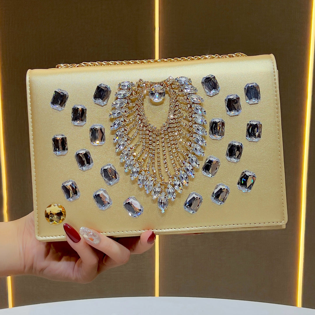 Dekorative mit Kristallen verzierte Abend-Clutch
