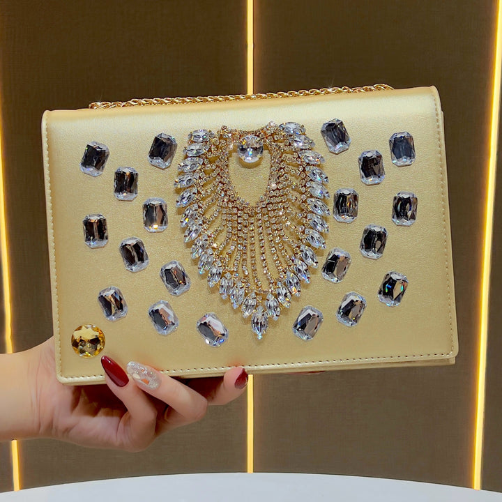 Dekorative mit Kristallen verzierte Abend-Clutch