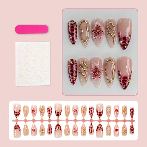 Kreatives Kunstnagelset mit floralen Verzierungen und glamourösen Akzenten Karnz