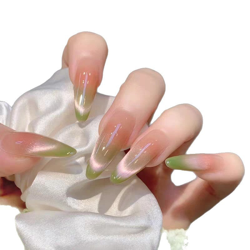Künstlerische Press-On Nägel mit Ombre-Finish und elegantem Design Karnz