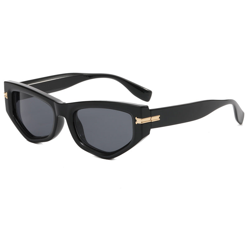 Damen trendige Cat-Eye-Sonnenbrille mit lackiertem Rahmen und akzentuierten Metall-Details Karnz