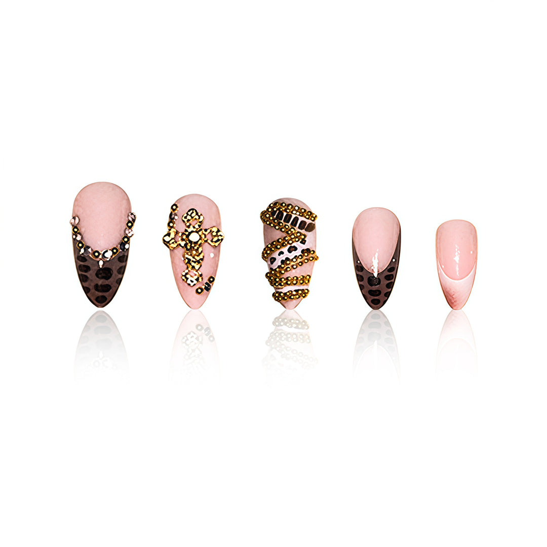 Künstlerische Stiletto-Nagelverlängerungen mit 3D-Akzenten Karnz