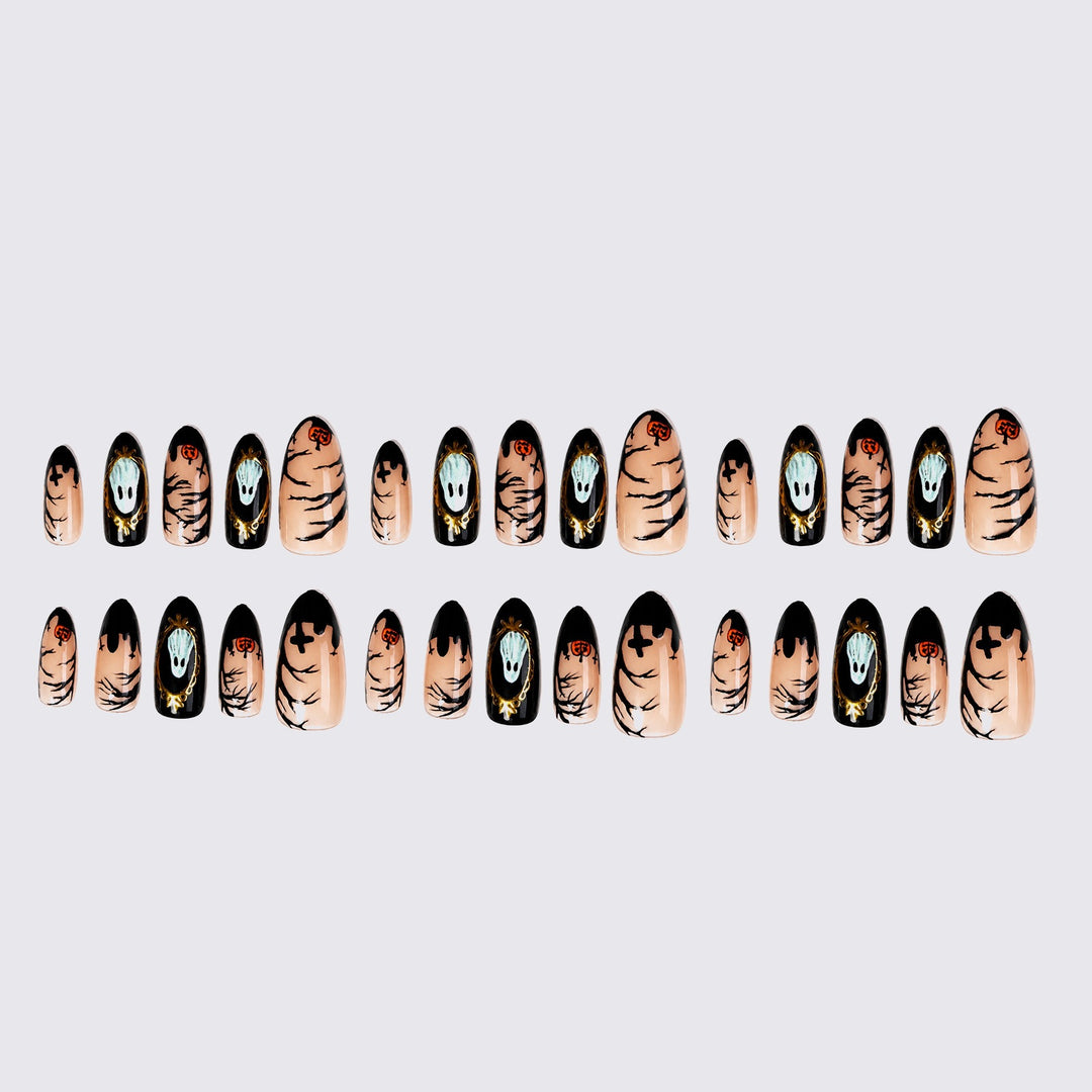 Kreatives Halloween Kunstnagelset mit Geister- und Kürbisdesigns Karnz
