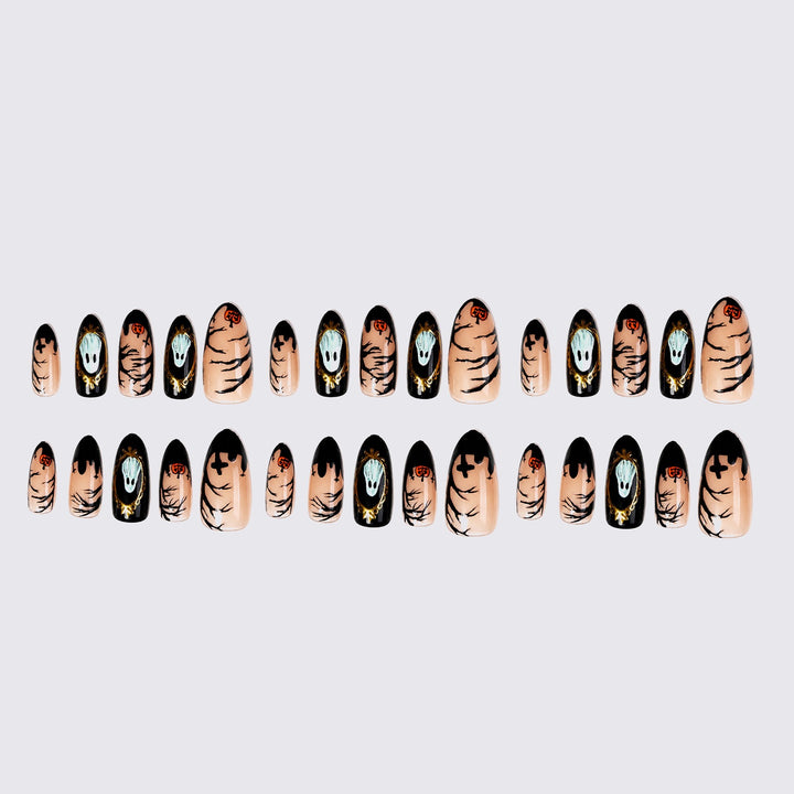 Kreatives Halloween Kunstnagelset mit Geister- und Kürbisdesigns Karnz