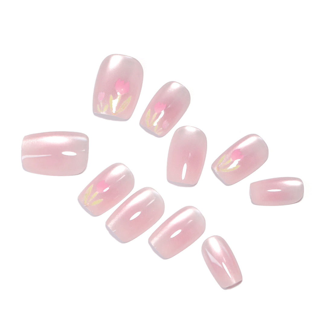 Künstliche Nagelkunst mit floralen Verzierungen Karnz
