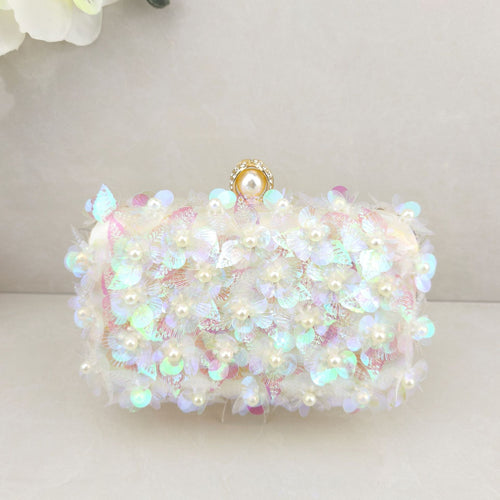 Blumig verzierte Abend-Clutch