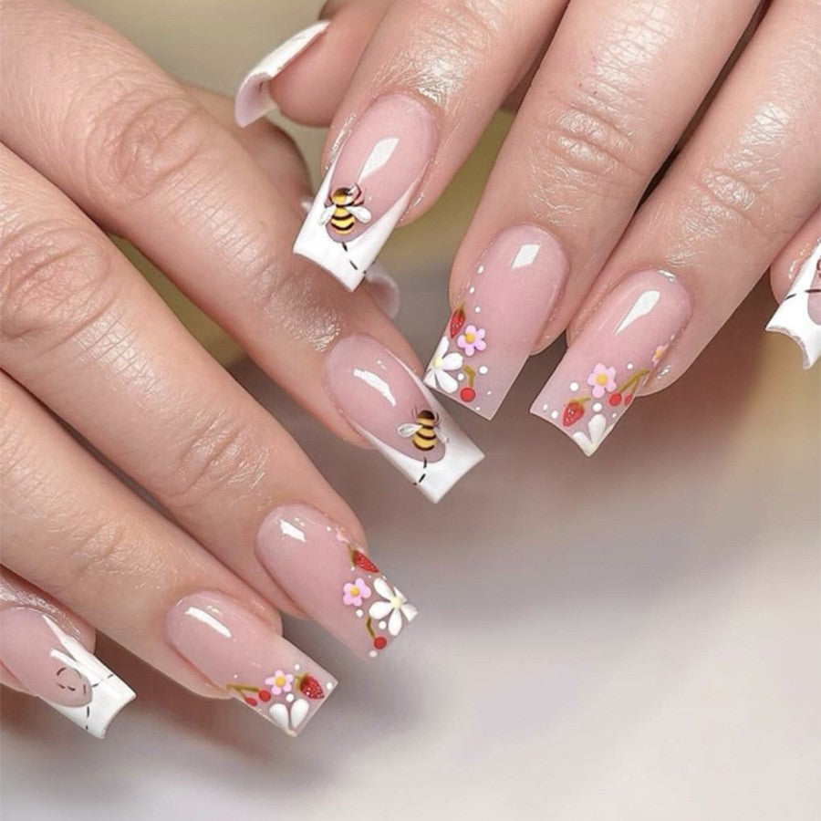 Dekoratives Floral Press-On Nagelkunstset mit 3D-Blumenakzenten Karnz