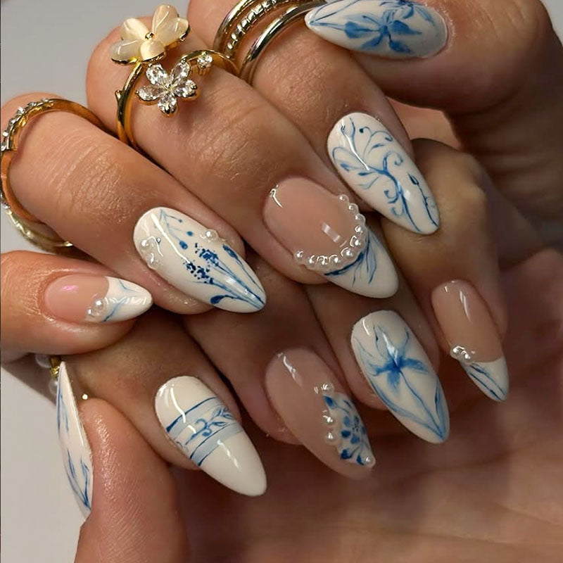 Elegante florale Stiletto-Nägel Kunst