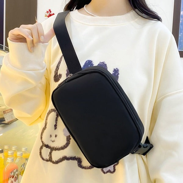 Modische Gürteltasche In Minimalistischer Form Karnz