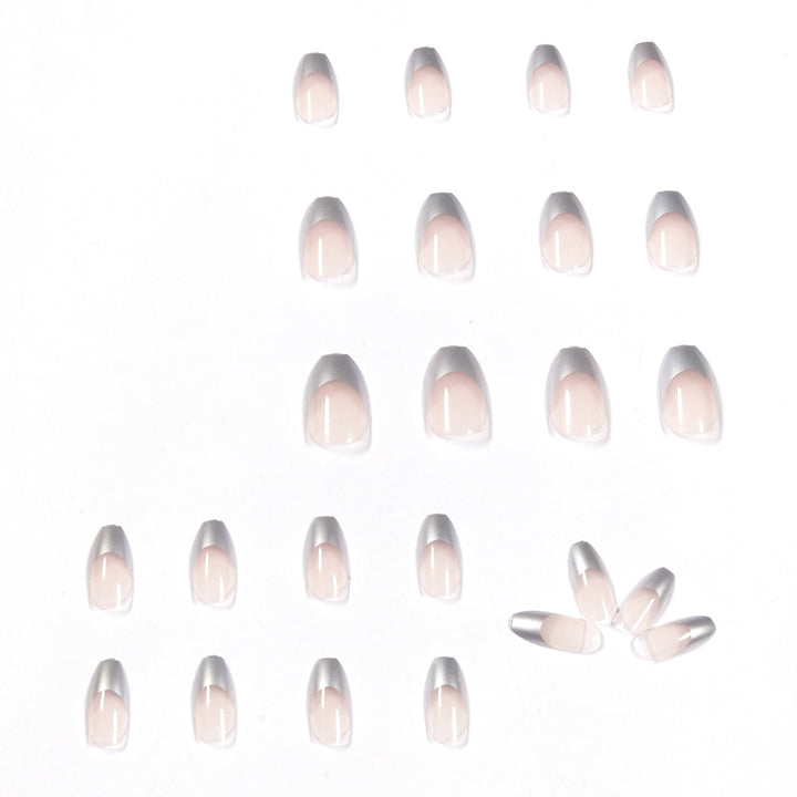 Künstliche Stiletto-Nägel mit Glitzerakzenten und elegantem French-Tip Karnz