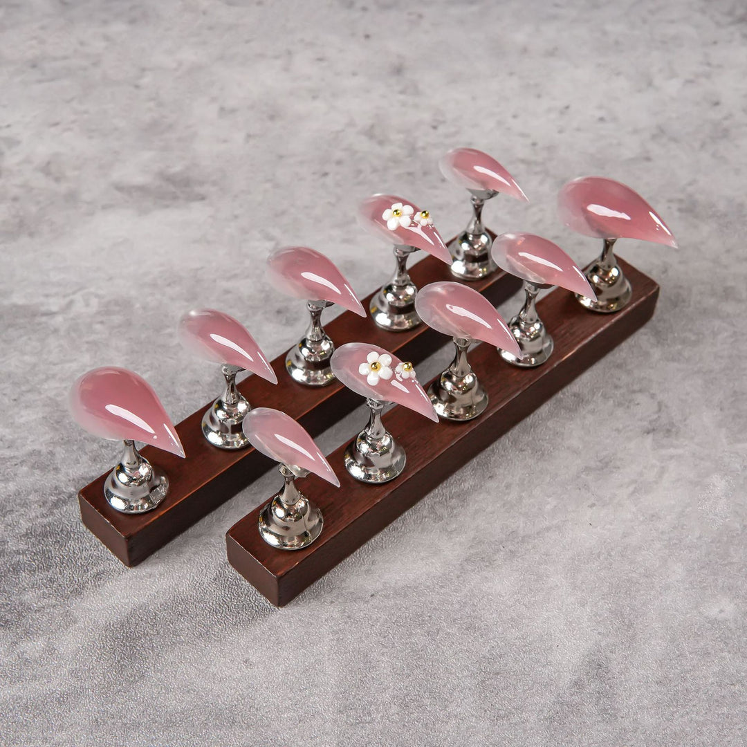 Elegantes Stiletto Press-On Nagelset mit Blumenverzierungen