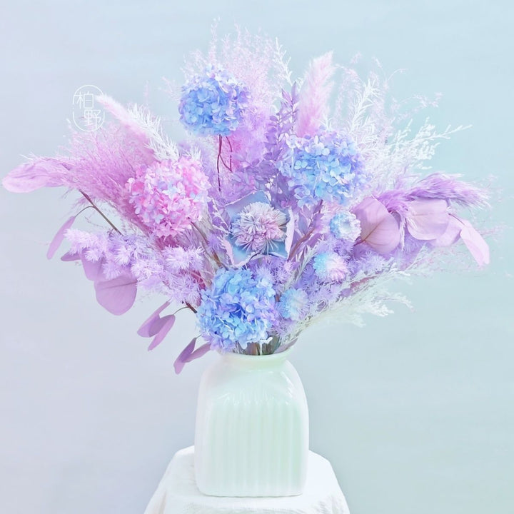 Dekorative Blumen-Centerpiece-Anordnung für besondere Anlässe