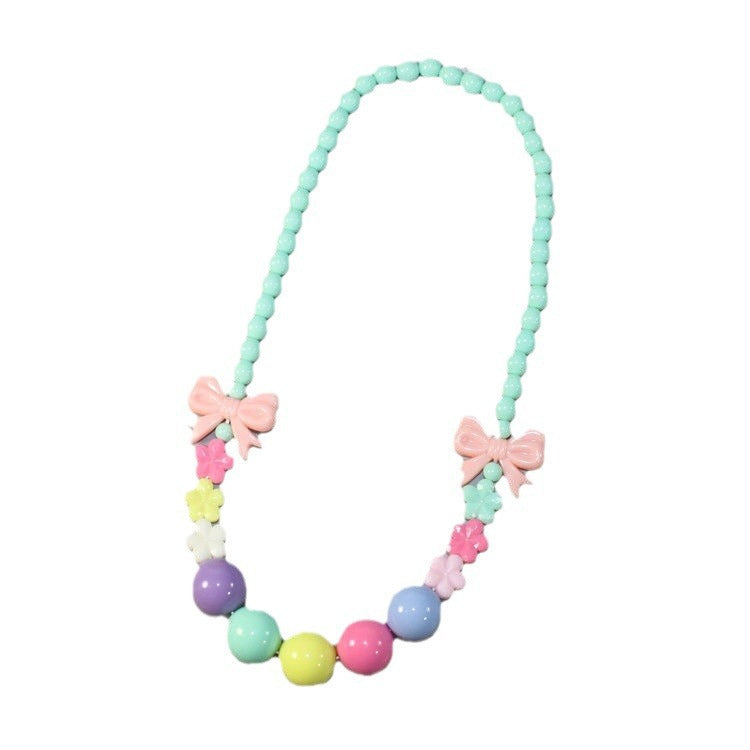 Bunte Perlenkette mit Floralen Elementen Karnz