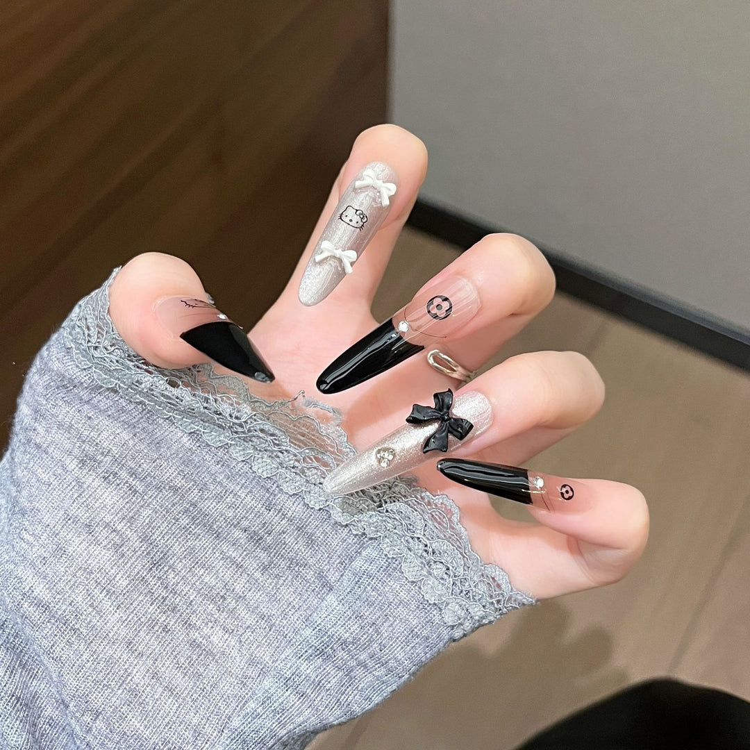Kreatives Theme Press-On Nagelkunst Karnz