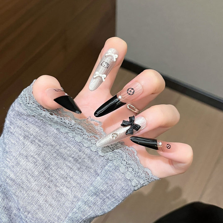 Kreatives Theme Press-On Nagelkunst Karnz