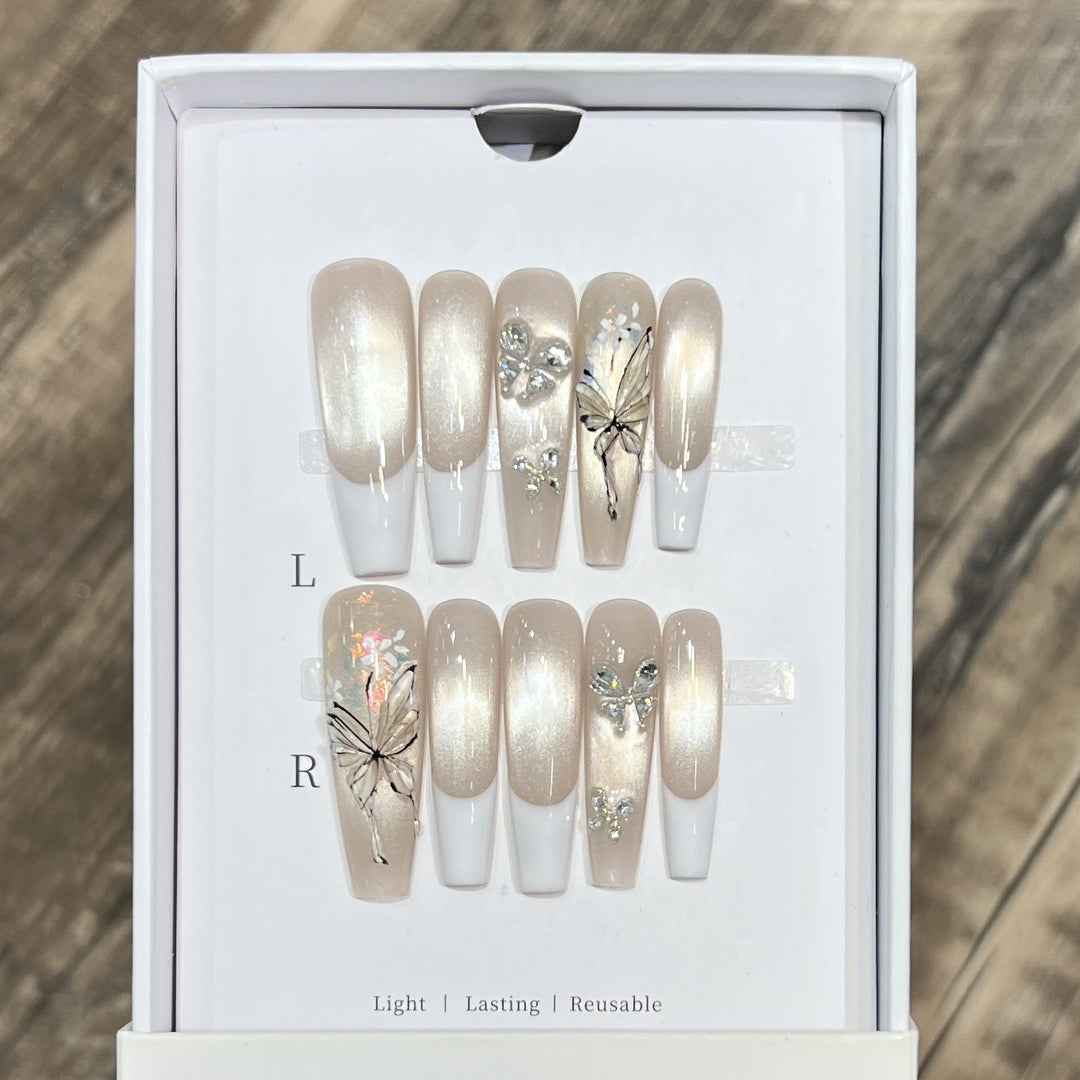 Elegantes Press-On-Nägel-Set mit Schmetterlings- und Juwelenakzenten Karnz