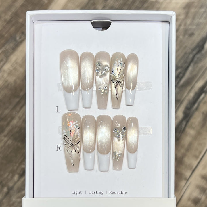 Elegantes Press-On-Nägel-Set mit Schmetterlings- und Juwelenakzenten Karnz