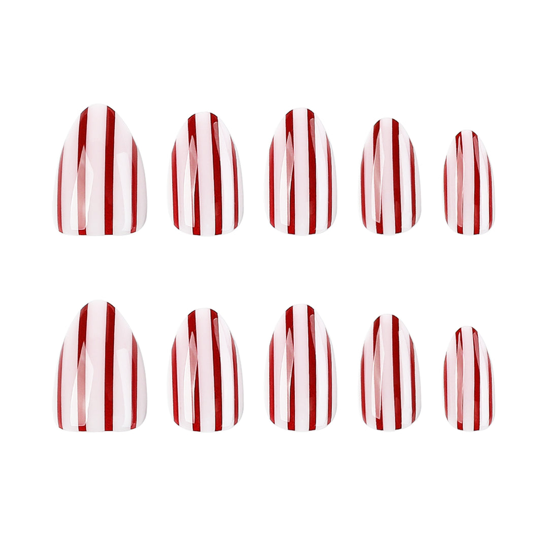Kunstvolle Nailart mit gestreiftem Design Karnz