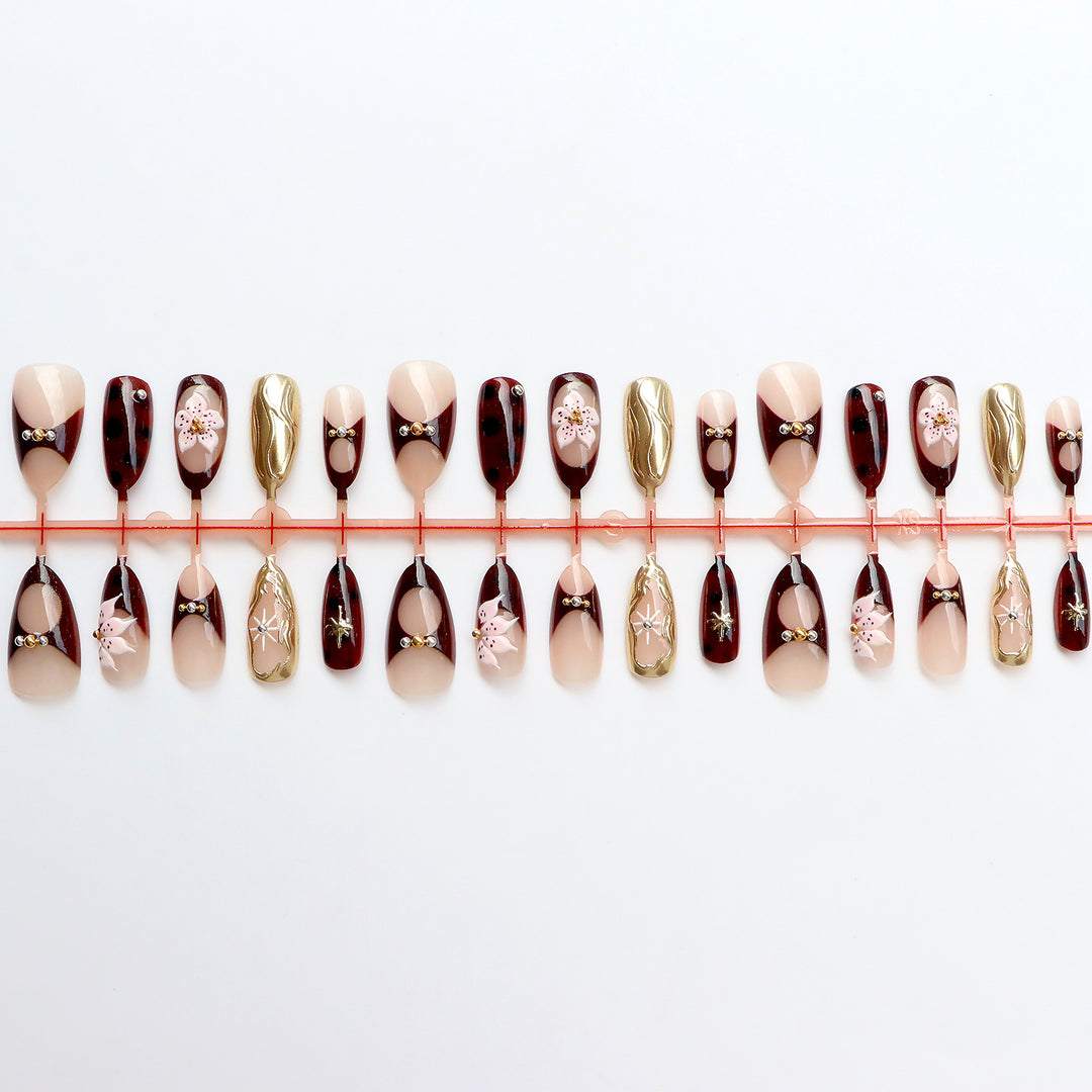 Elegante Designer Press-On-Nagelkunstkollektion Karnz