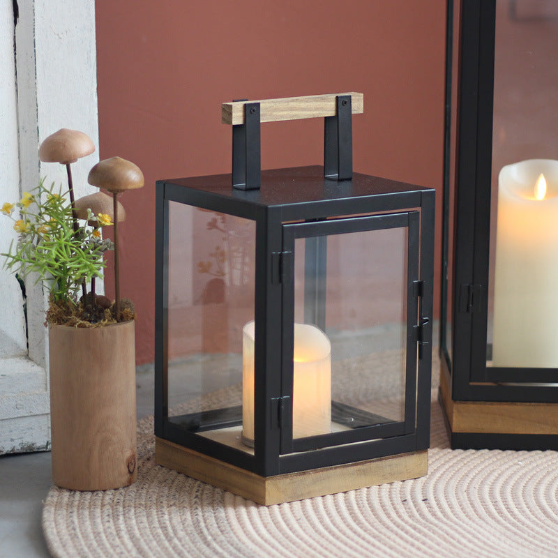 Dekorative Laterne mit Holzgriff Karnz