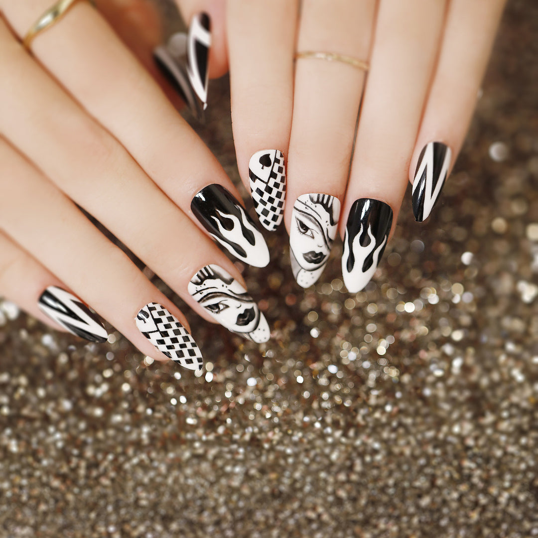 Kunstvolle Nagelverlängerungen mit kreativen Augen-Design Karnz