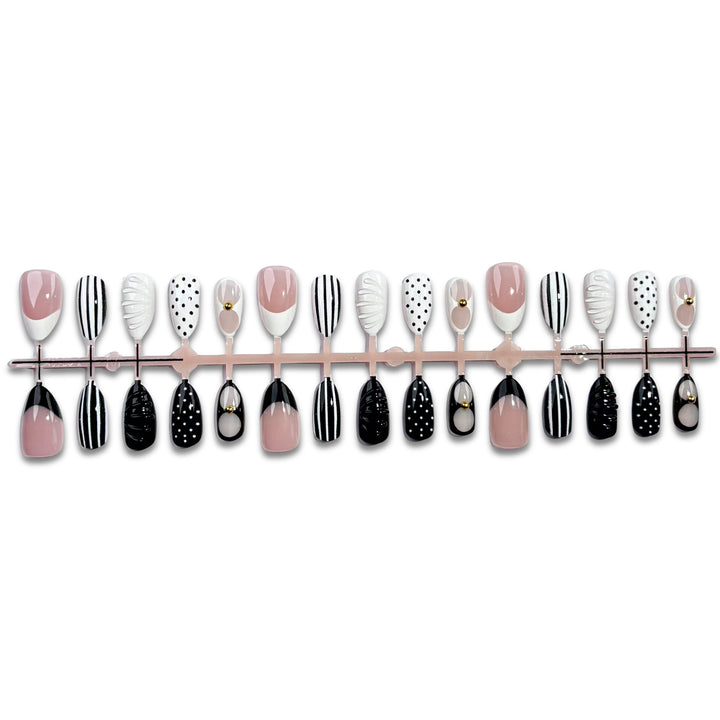 Elegante künstlerische Press-On-Nagel-Set Karnz