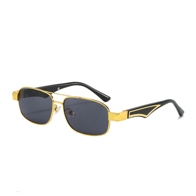 Damen stilvolle Korrektionsbrille mit angularen Akzenten Karnz