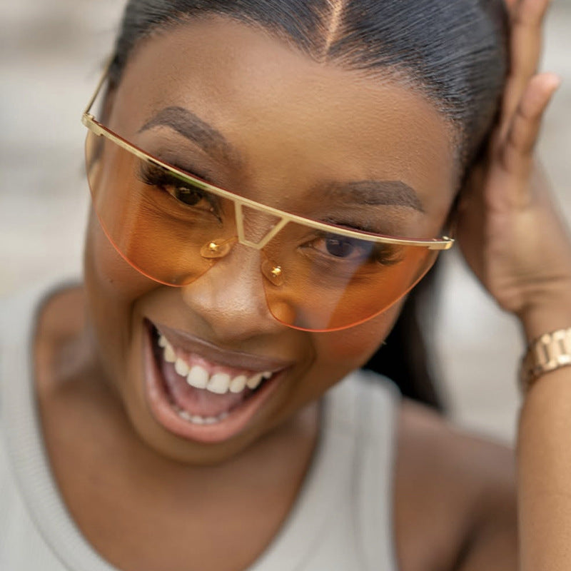 Damen futuristische Sonnenbrille mit schützendem Metallrahmen Karnz