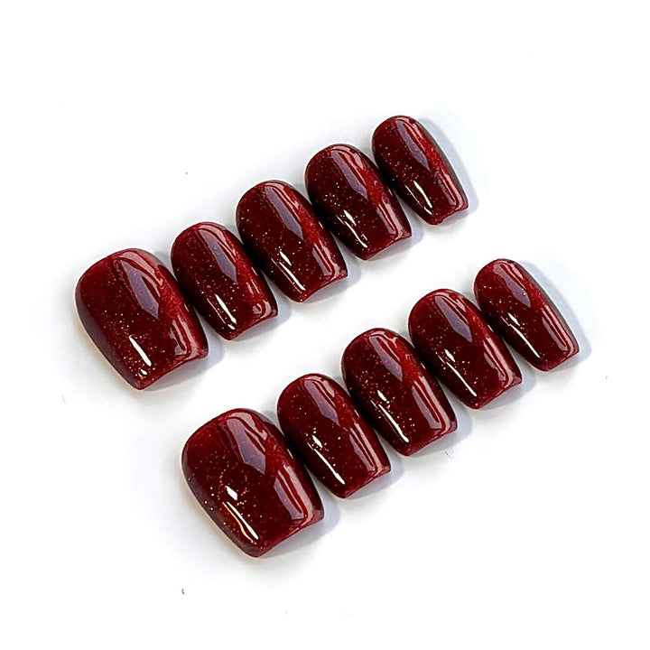Elegantes Press-On-Nagelkunst-Set mit glamourösem Gel-Finish