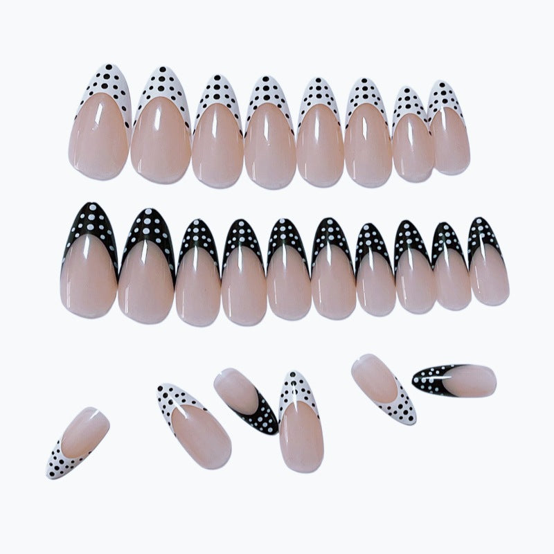 Stylishes gepunktetes Press-On-Nail-Design Karnz