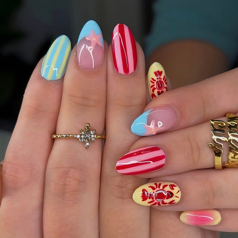Kunstnagelset mit floralem Muster und kreativen Designs Karnz